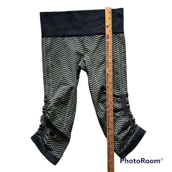 Lululemon In the Flow‎ Capri Crop Leggings Size 6 Heathered Fatigue Green Black - Picture 7 of 11